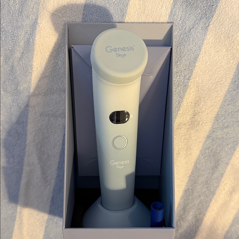 EARTH Genesis Skye Blue Skincare Tool - Picture 3 of 16